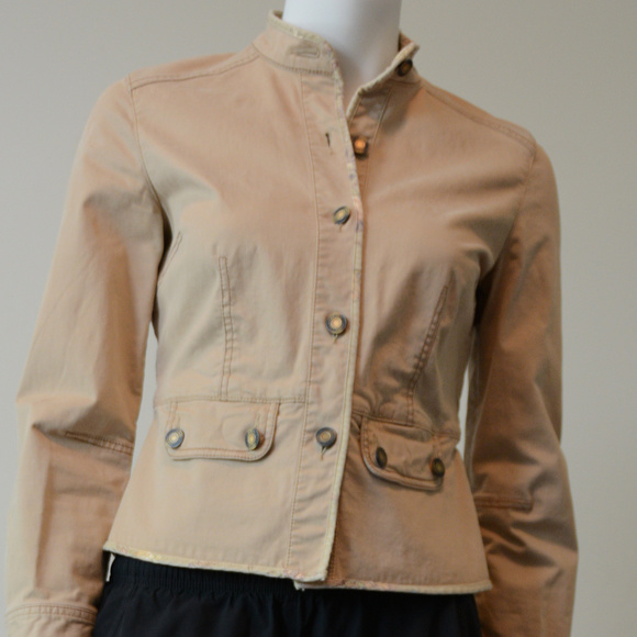 Super Cute Blazer With Pretty Detailing - Picture 1 of 5